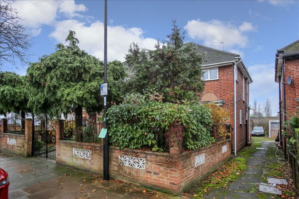 3 bedroom house for sale in Iveagh Avenue, London, NW10