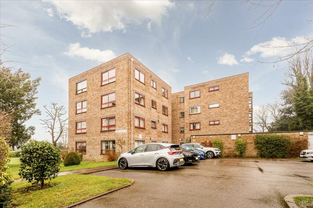 2 bedroom flat for sale in Kent Gardens, Ealing, W13