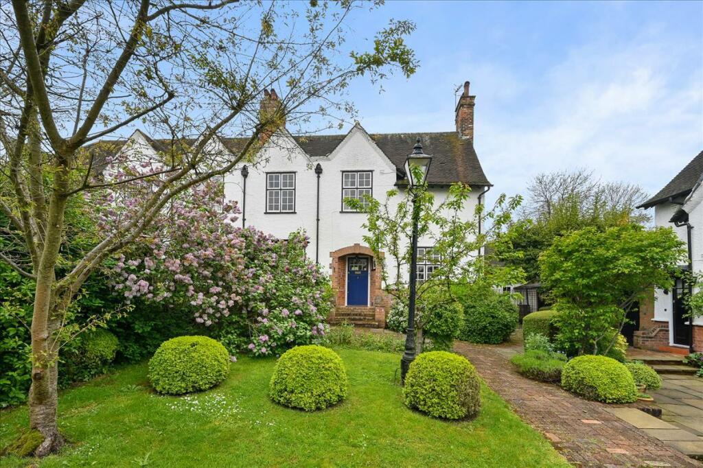 4 bedroom house for sale in Crescent, Ealing, London, W5