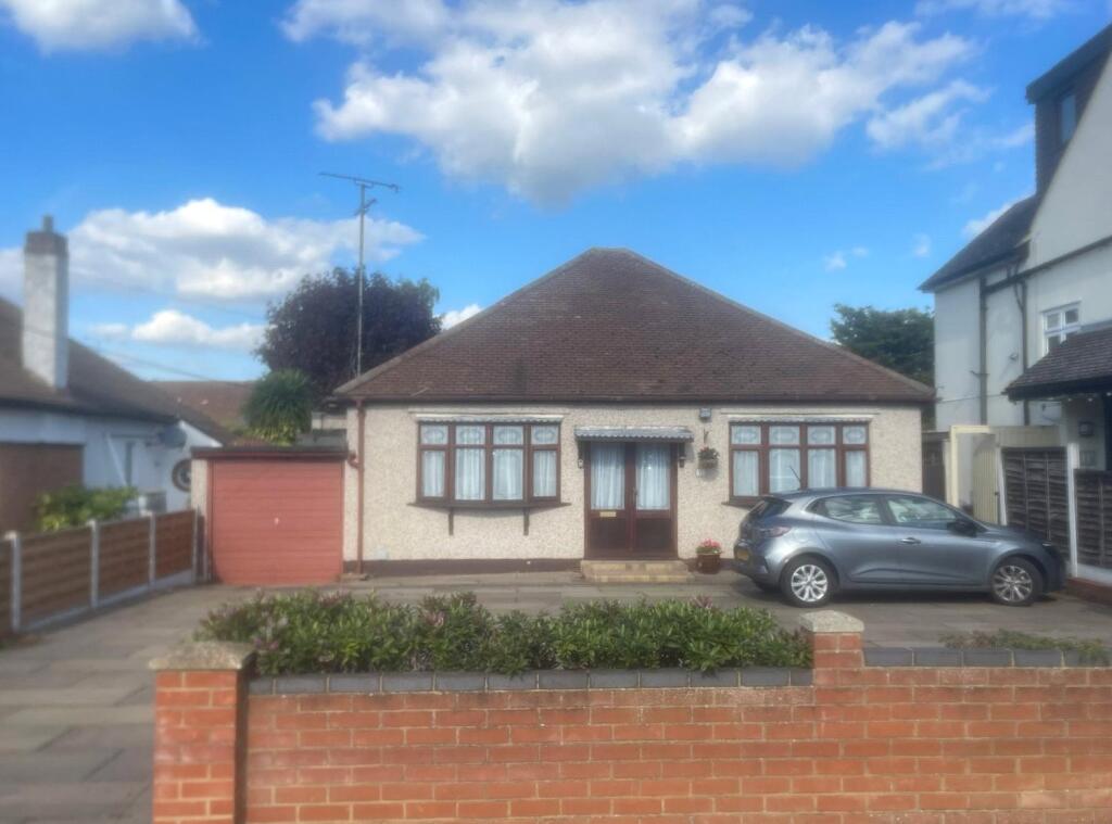 Main image of property: Warwick Road, Rayleigh, Essex, SS6
