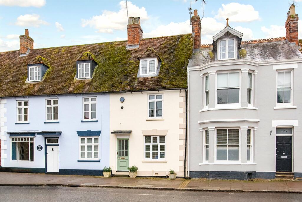 2 bedroom terraced house for sale in High Street, Stony Stratford, Milton Keynes, Buckinghamshire, MK11
