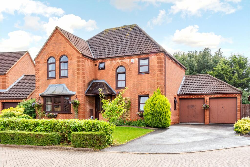 4 bedroom detached house for sale in Sandal Court, Shenley Church End
