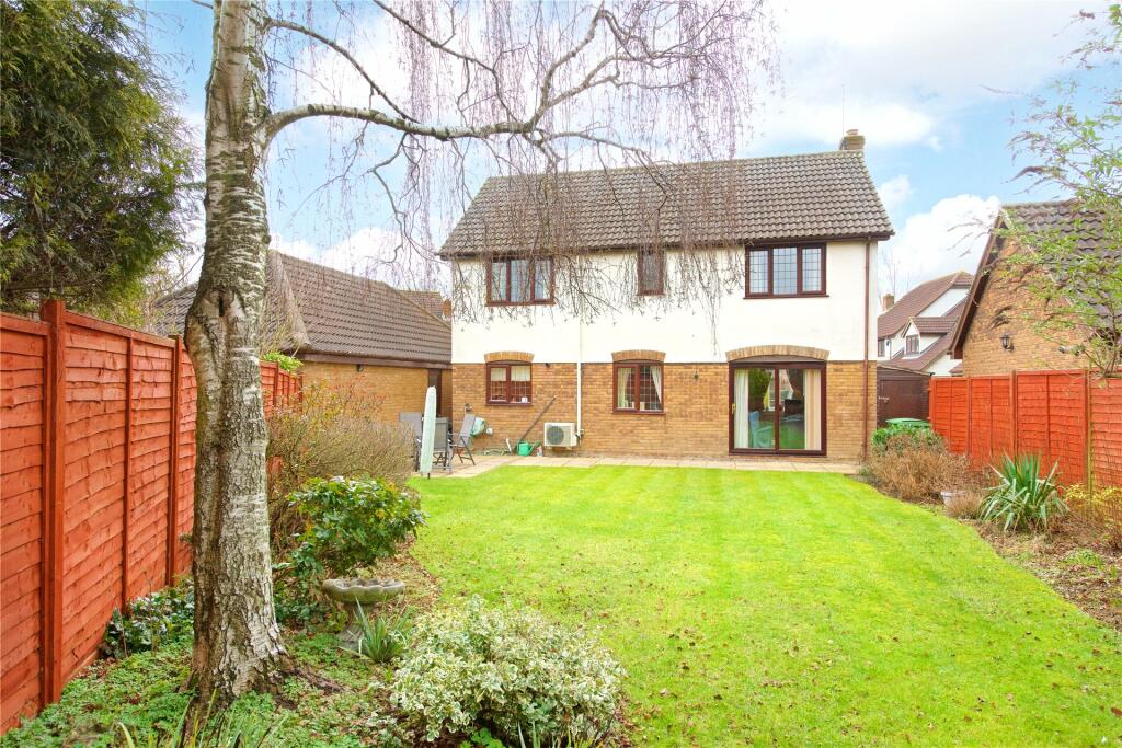 4 bedroom detached house for sale in Tabard Gardens, Newport Pagnell