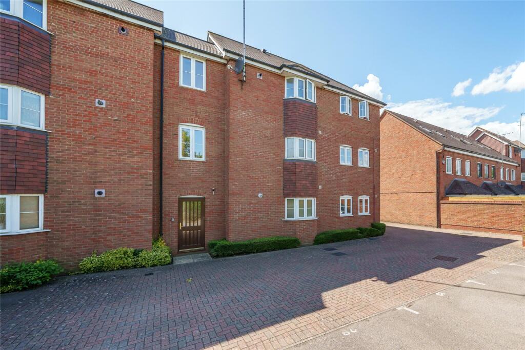 2 bedroom apartment for sale in Hopton Grove, Newport Pagnell
