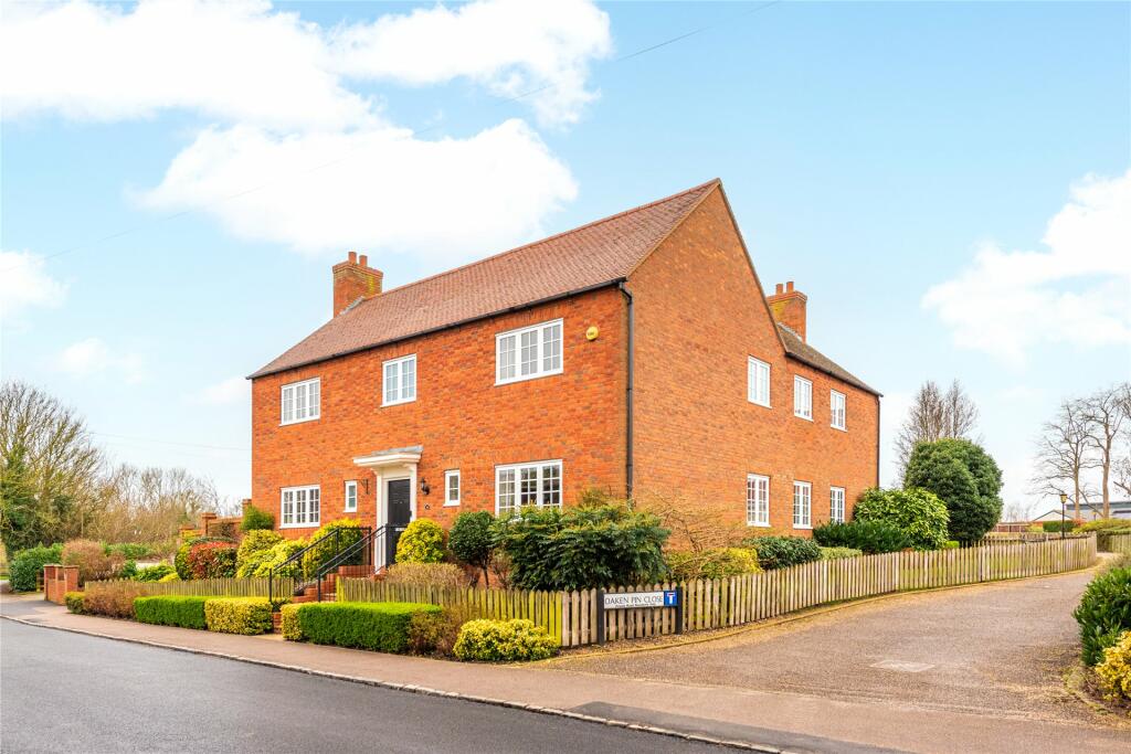 5 bedroom detached house for sale in Court Road, Cranfield