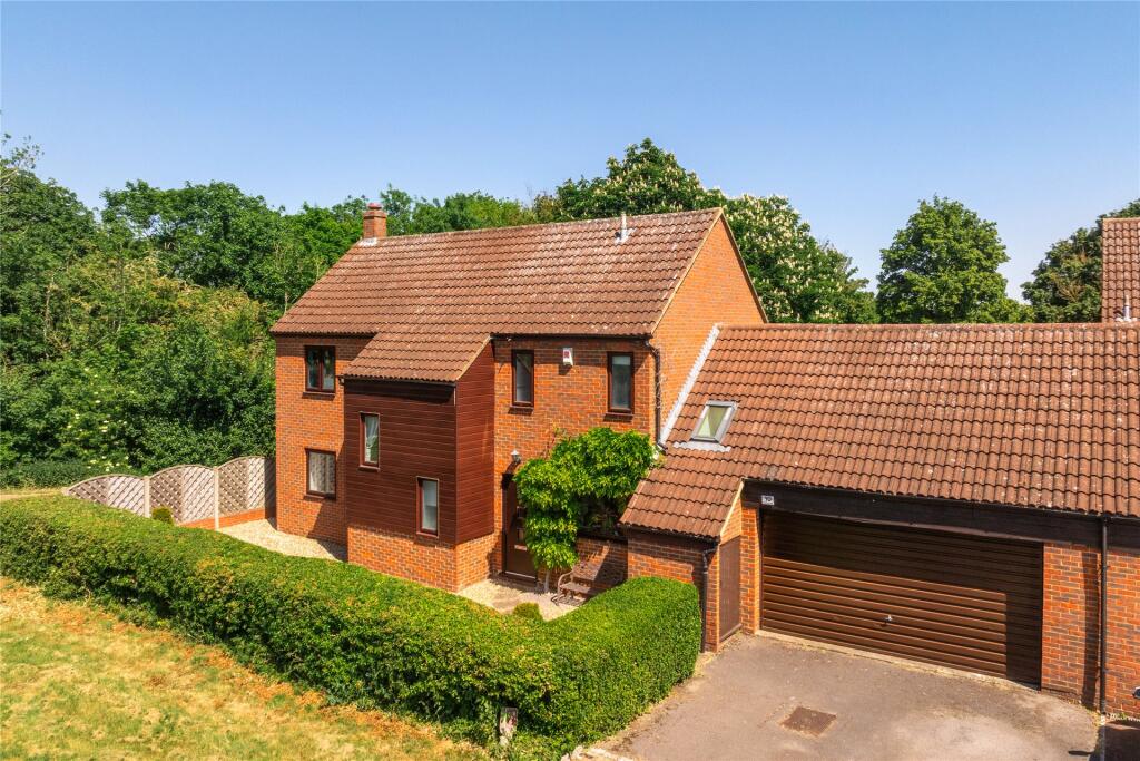 Main image of property: Parklands, Great Linford, Milton Keynes, Buckinghamshire, MK14