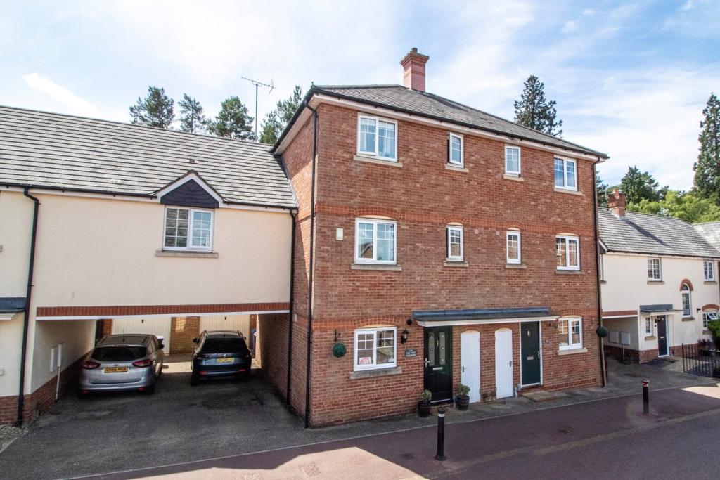 4 bedroom town house for sale in The West Hundreds, Fleet, GU51