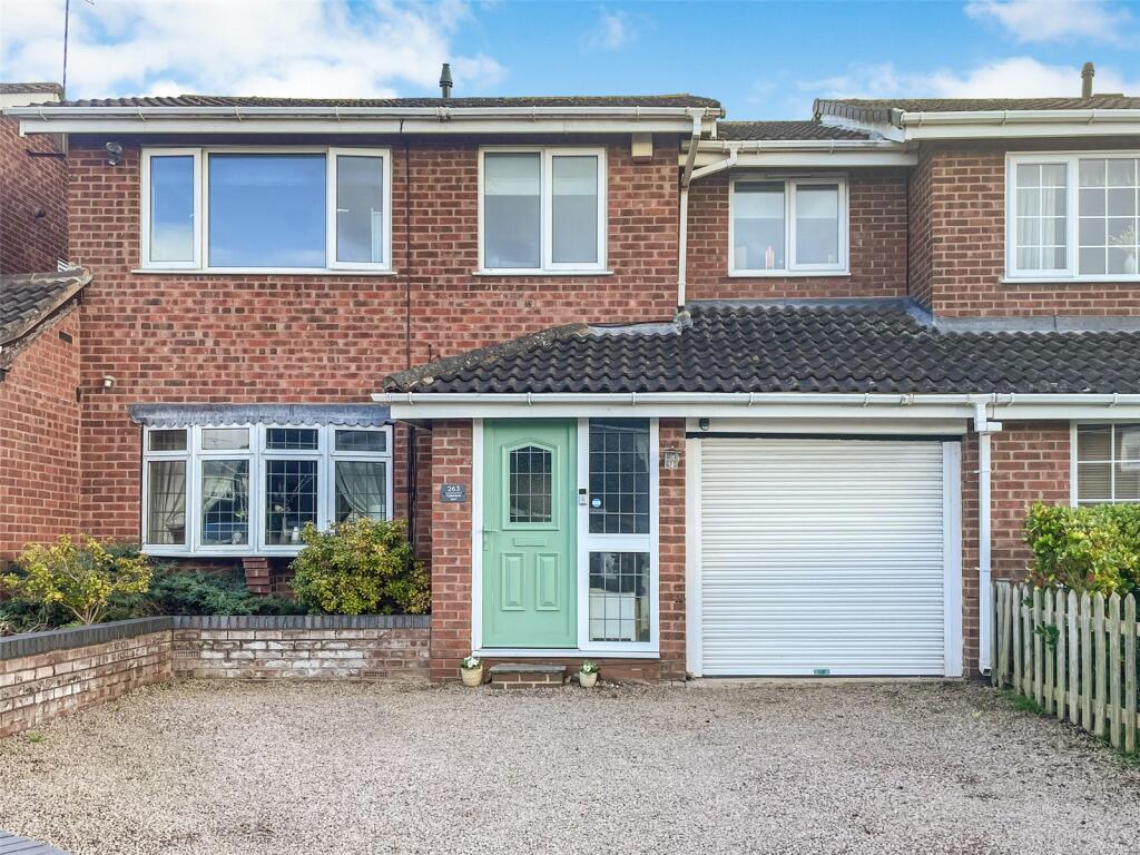 4 bedroom link detached house for sale in Tennyson Way, Kidderminster