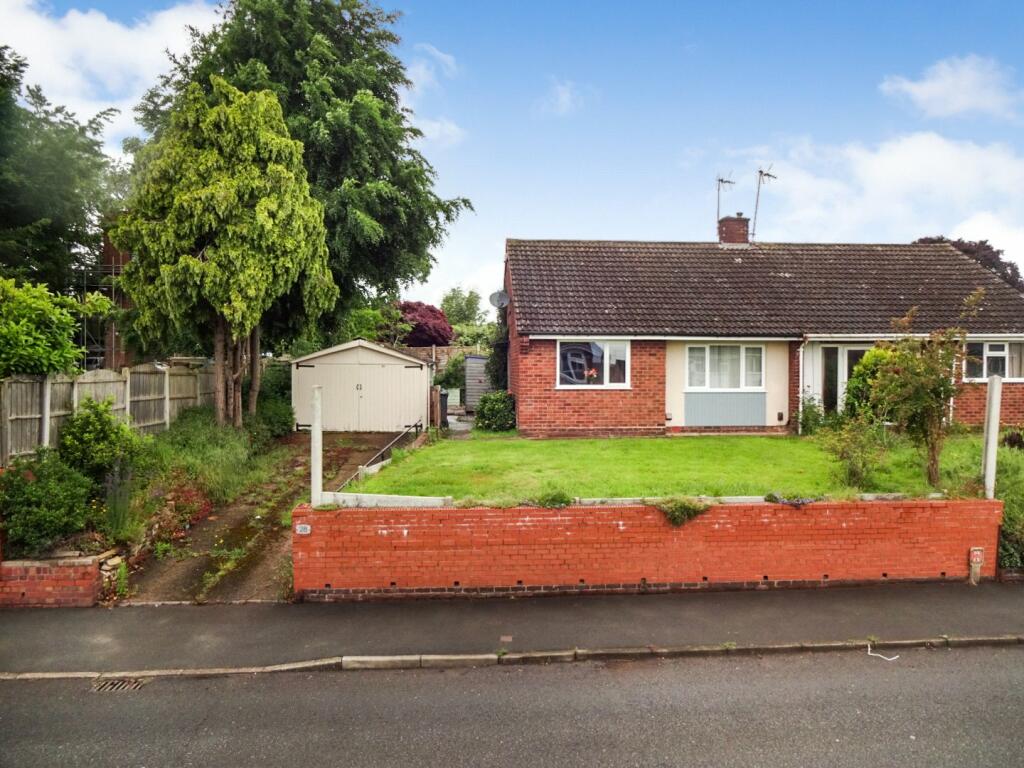 2 bedroom bungalow for sale in Wolverley Road, Kidderminster