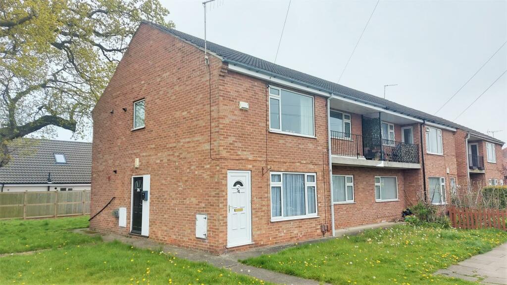 2 bedroom flat for sale in Woodlands Grove, Stockton Lane, YO31