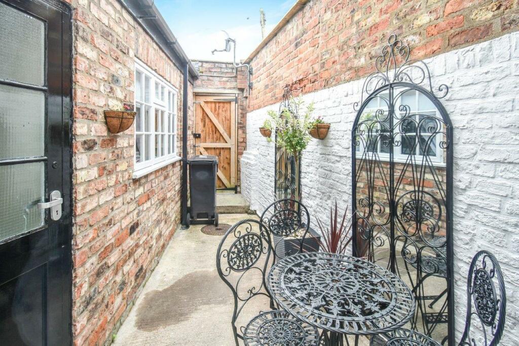 2 bedroom apartment for sale in Holgate Road, York, YO24