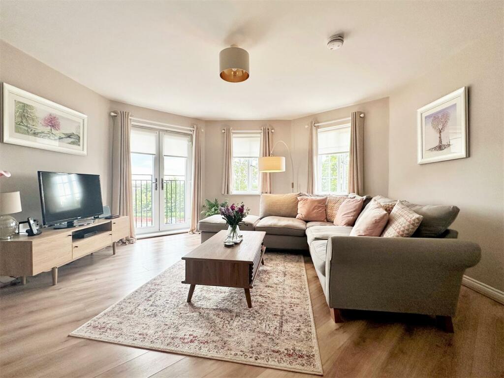 2 bedroom flat for sale in College Court, Dringhouses, YO24