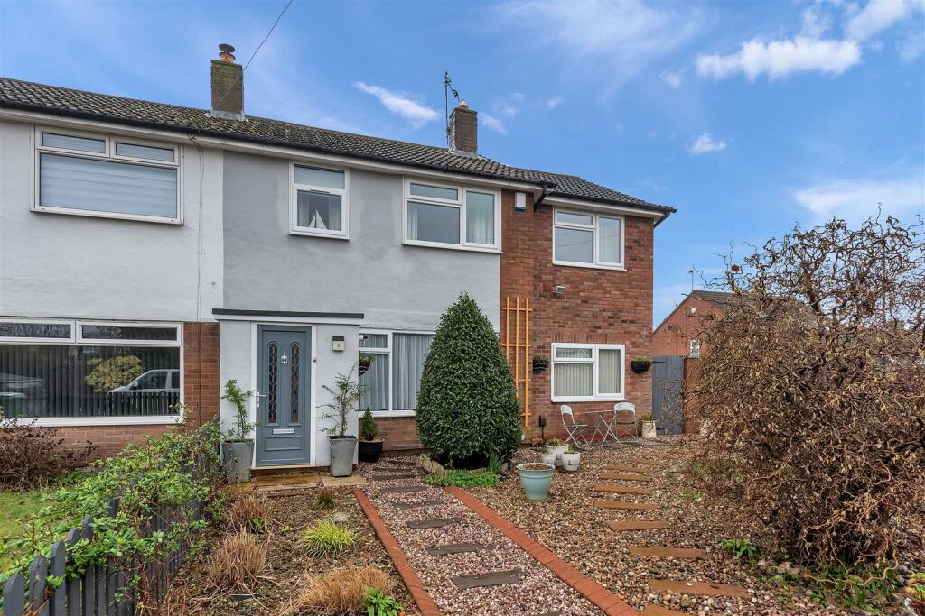4 bedroom semidetached house for sale in Mattison Way, Holgate, YO24