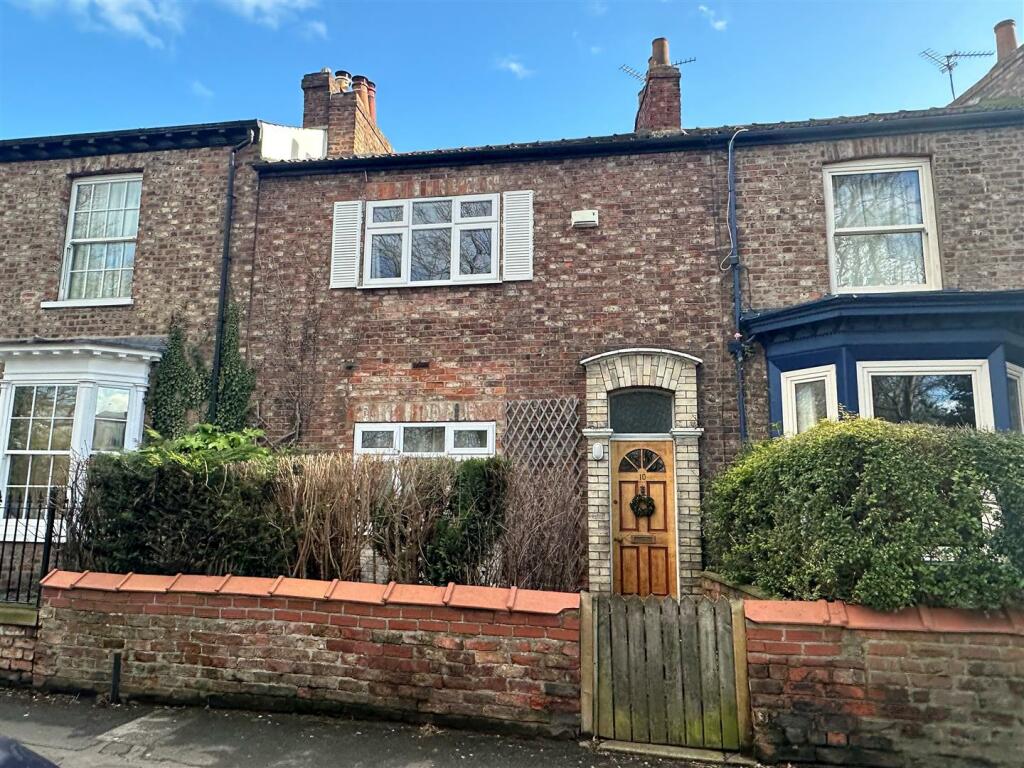 4 bedroom terraced house for sale in Haxby Road, York, YO31