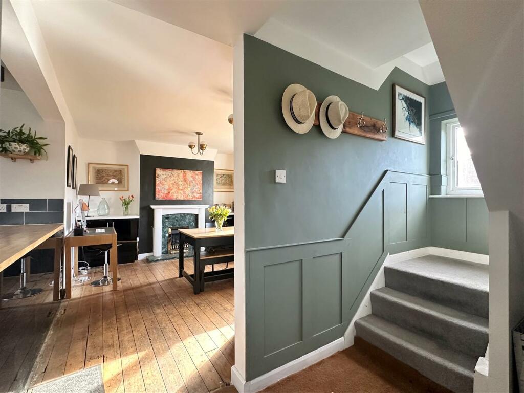 3 bedroom semidetached house for sale in Kelfield Road, Riccall, YO19