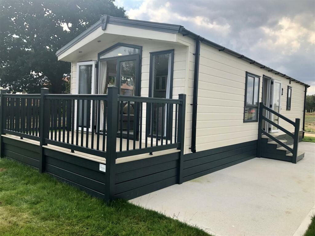 2 bedroom park home for sale in High Lane, Sutton On Derwent, YO41