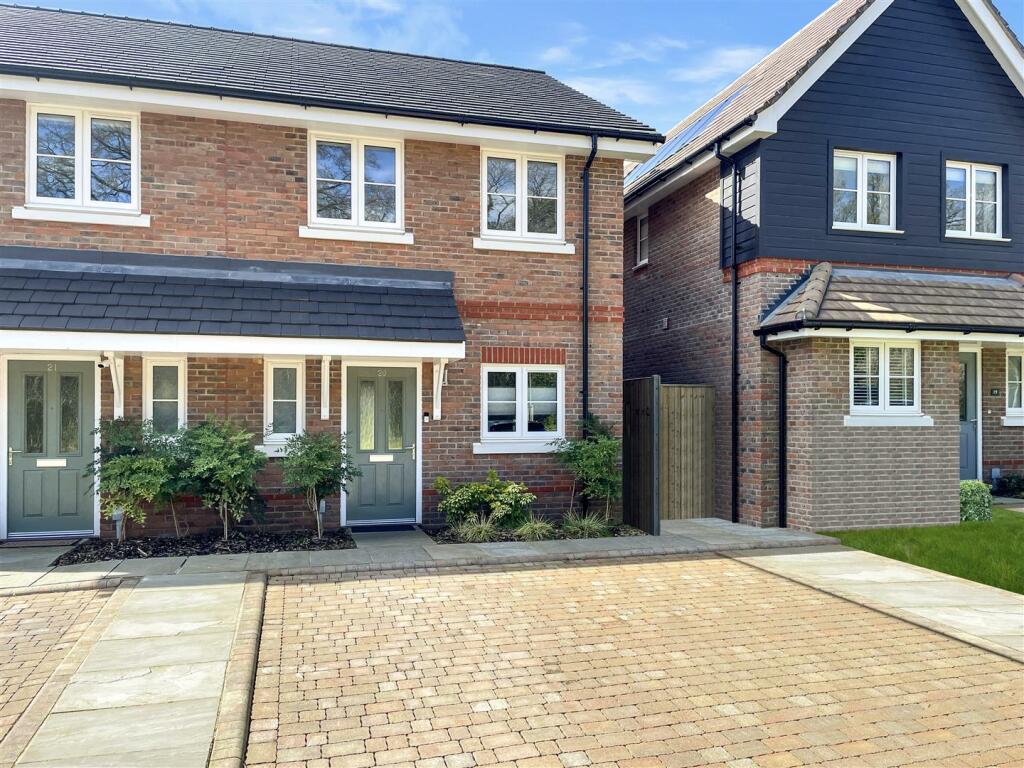 2 bedroom semidetached house for sale in Hemphill Place, Kennylands