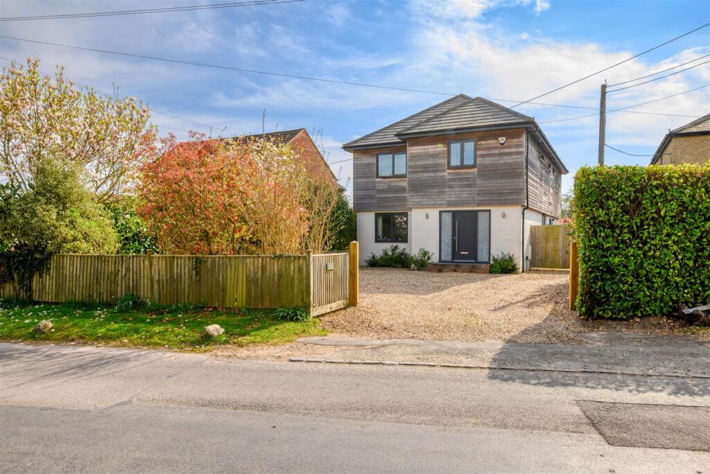 Main image of property: Magnolia Cottage, Gallowstree Common