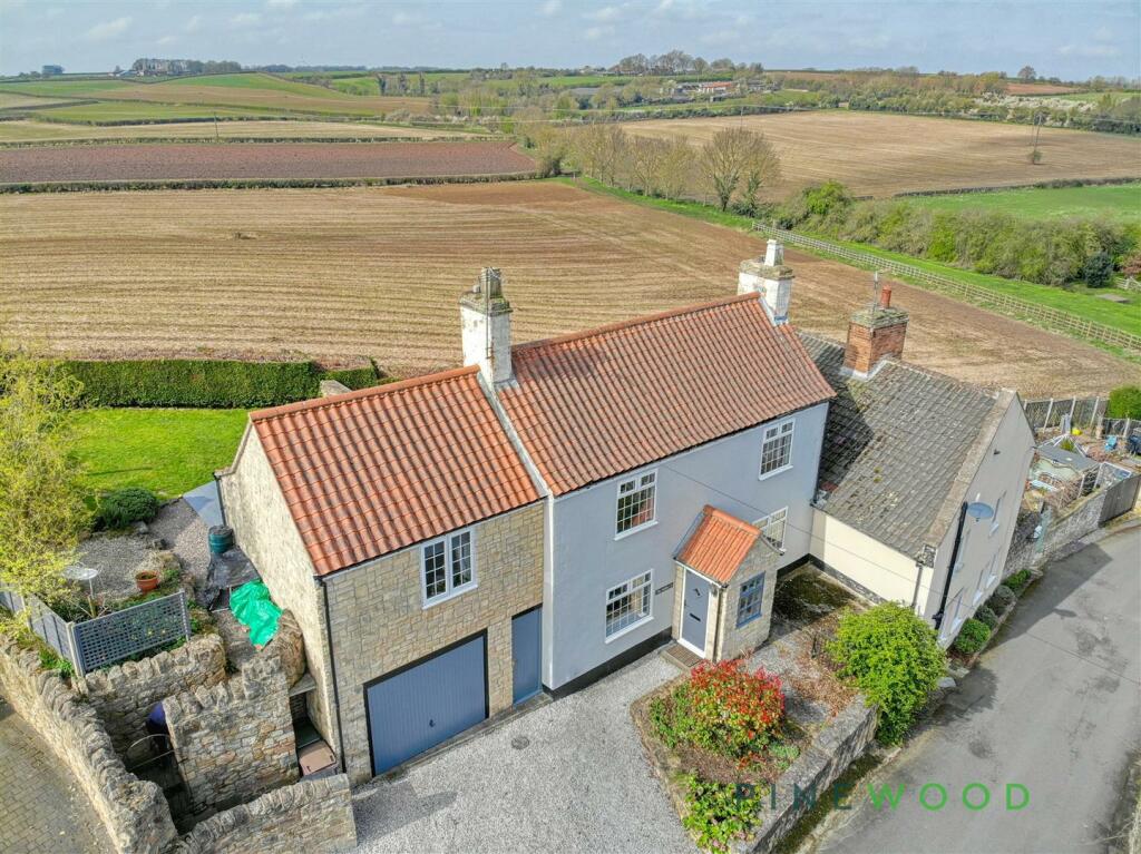 4 bedroom cottage for sale in Hillside, Whitwell, Worksop, S80