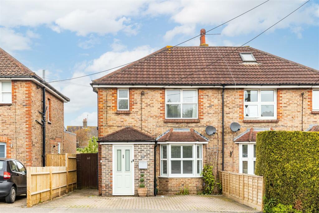 3 bedroom semidetached house for sale in Queens Road, Haywards Heath, RH16