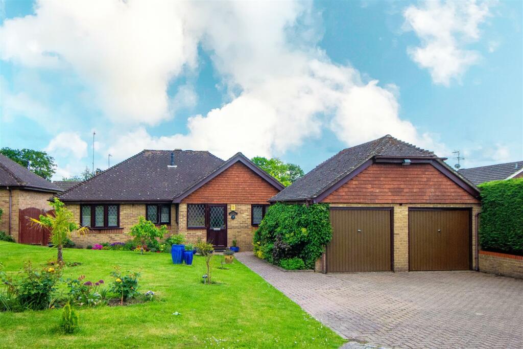 3 bedroom bungalow for sale in Barrington Wood, Lindfield, RH16
