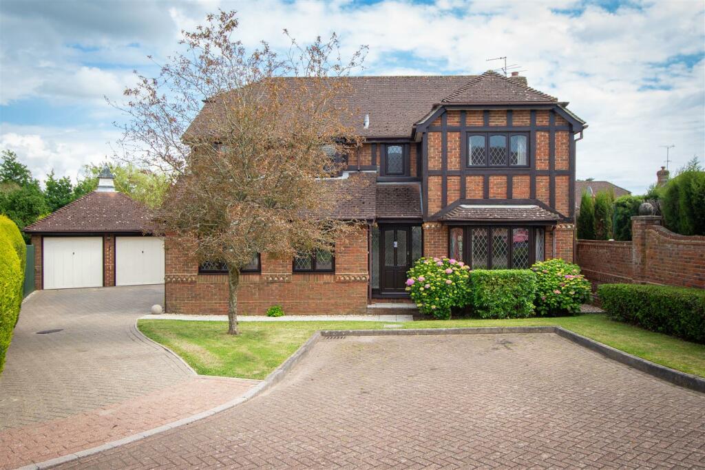 5 bedroom detached house for sale in 2,300 sq ft, 5 bed, 4 reception