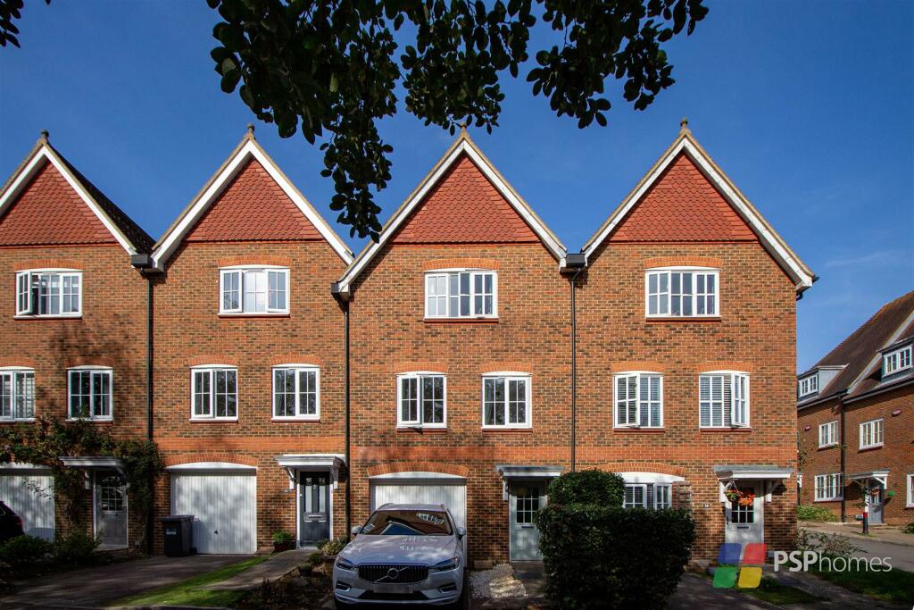 3 bedroom terraced house for sale in Weavers Mead, Bolnore Village