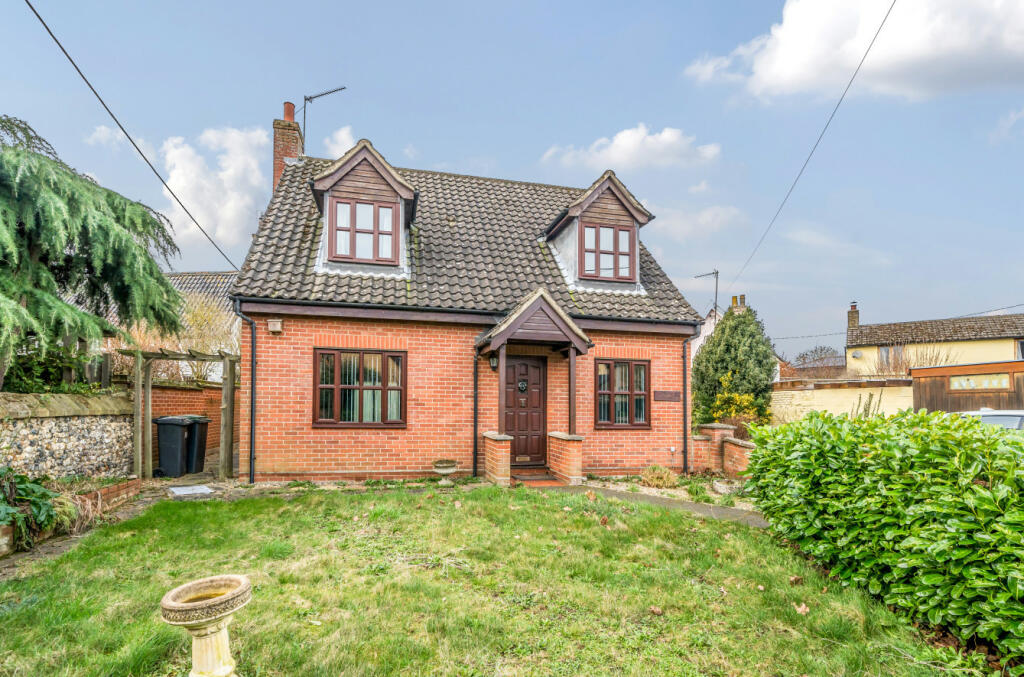 3 bedroom detached house for sale in Elmswell Road, Wetherden