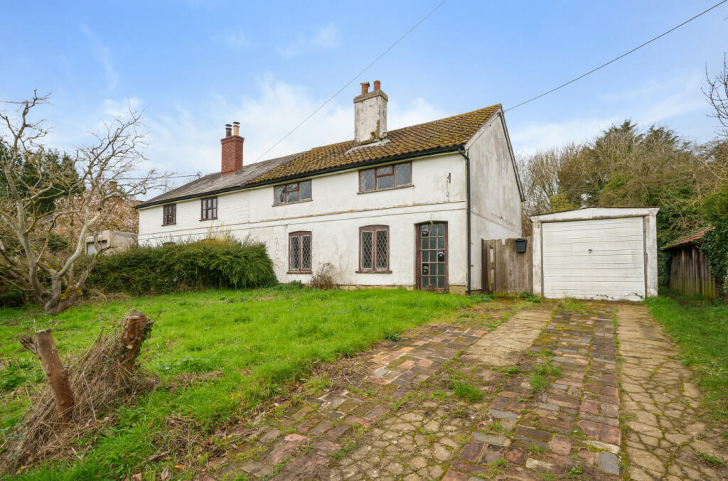 3 bedroom semidetached house for sale in Brettenham Road, Buxhall