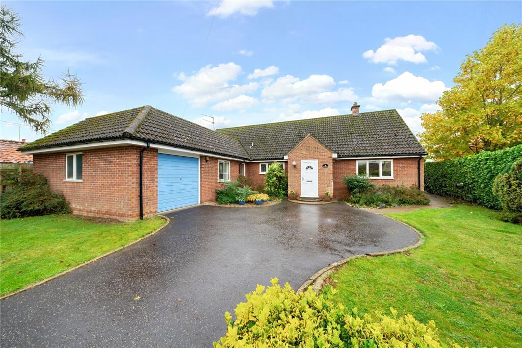 3 bedroom bungalow for sale in Nethergate Street, Hopton, Diss, Suffolk