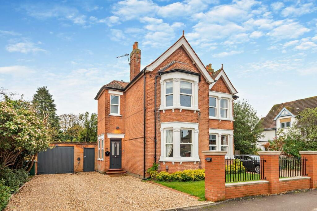 4 bedroom detached house for sale in Parkland Grove, Ashford, TW15