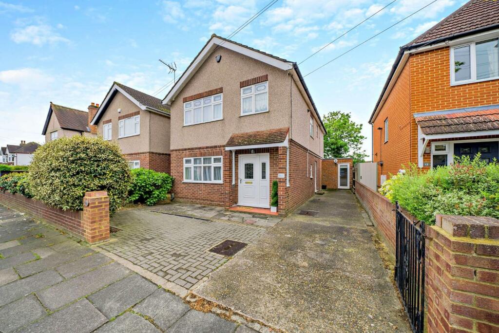 4 bedroom detached house for sale in Fairholme Road, Ashford, TW15