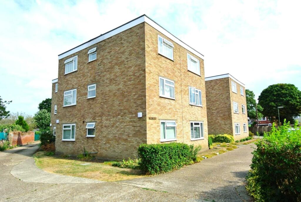 1 bedroom flat for sale in Feltham Hill Road, Ashford, TW15
