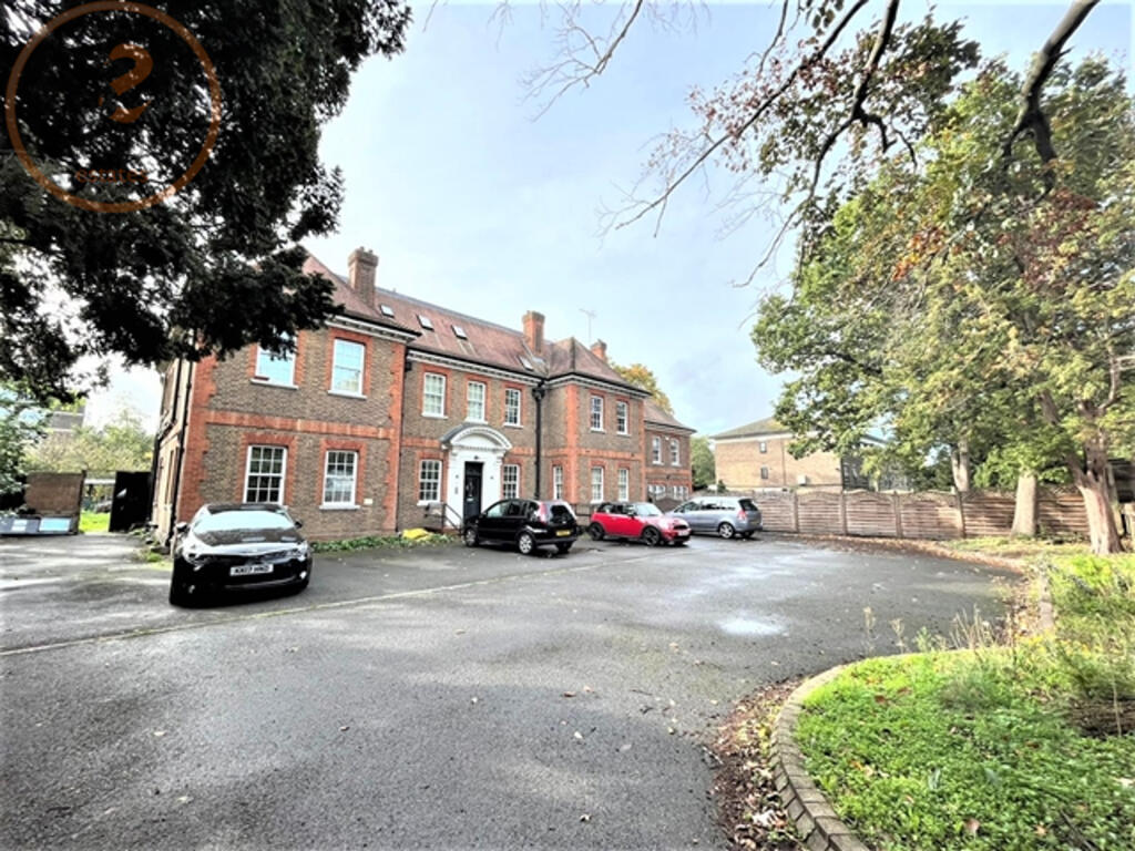 Main image of property: Flat 4, 5 North Drive, London