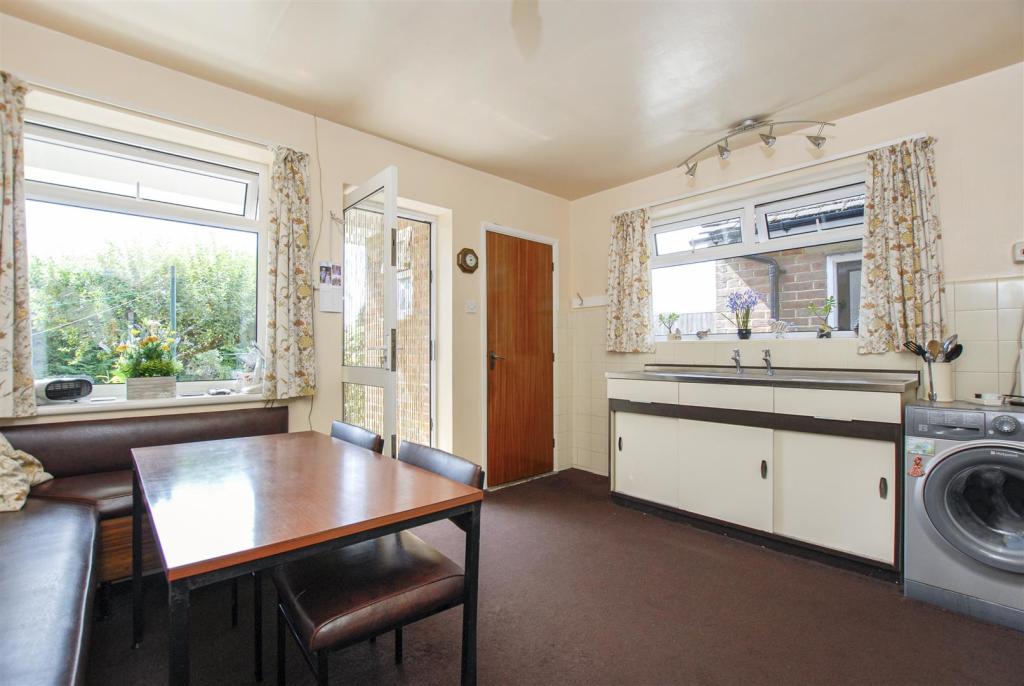 3 bedroom detached bungalow for sale in The Uplands, Bricket Wood, St