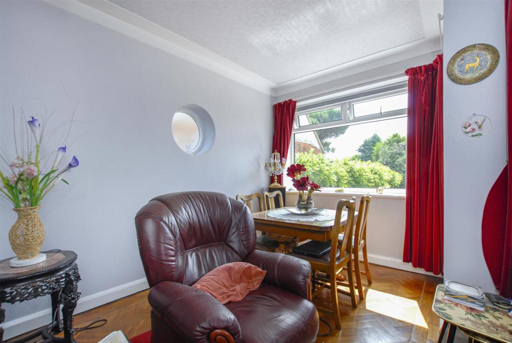 3 bedroom detached bungalow for sale in The Uplands, Bricket Wood, St