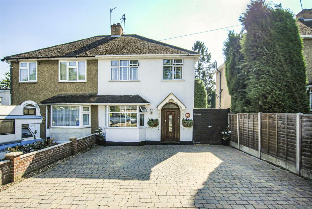 3 bedroom semidetached house for sale in Bucknalls Lane, Watford, WD25
