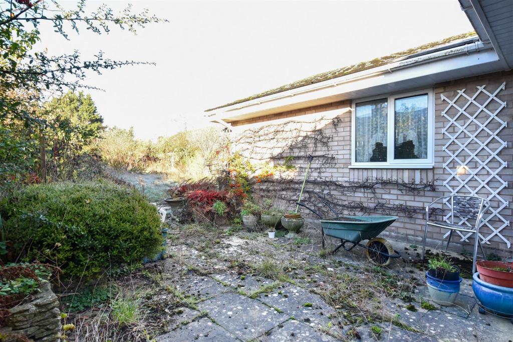 3 bedroom detached bungalow for sale in Easton Way, Grendon