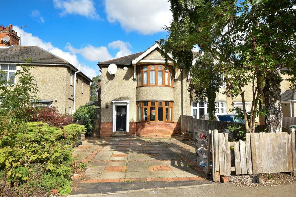 3 bedroom semidetached house for sale in Gold Street, Wellingborough, NN8