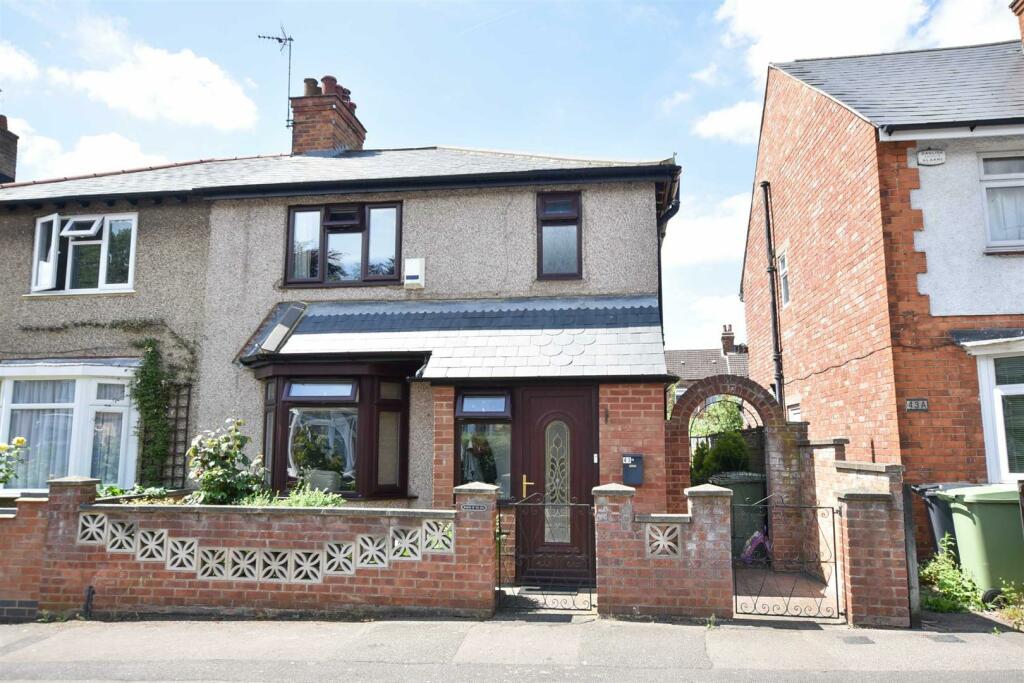 3 bedroom semidetached house for sale in Gisburne Road, Wellingborough
