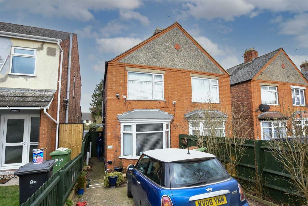 3 bedroom semidetached house for sale in Eastfield Road