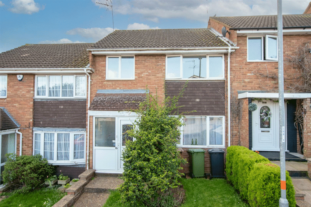 3 bedroom terraced house for sale in Pytchley Rise, Wellingborough, NN8