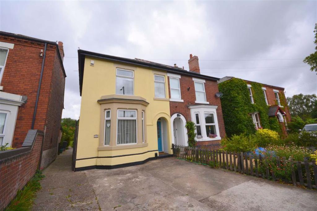 3 bedroom semidetached house for sale in Victoria Avenue, Borrowash, Derby, DE72