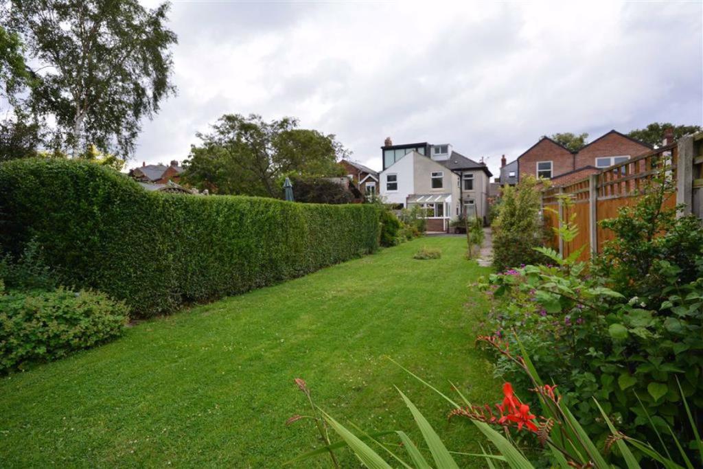 3 bedroom semidetached house for sale in Victoria Avenue, Borrowash, Derby, DE72