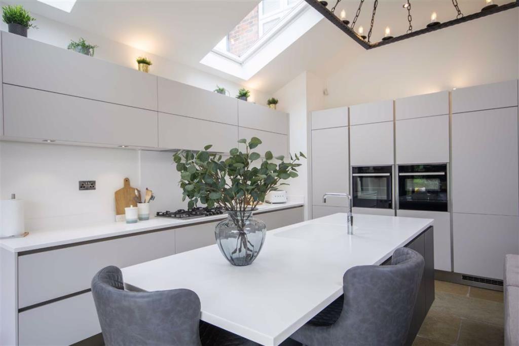 4 bedroom semidetached house for sale in Western Road, Mickleover