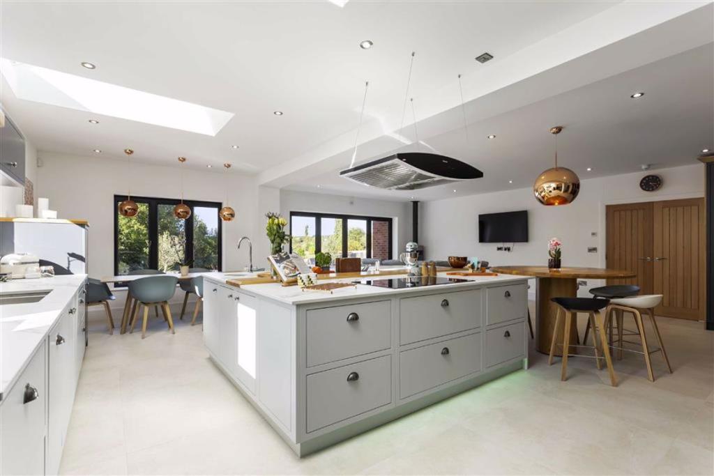 6 bedroom detached house for sale in Cloves Hill, Morley, Ilkeston