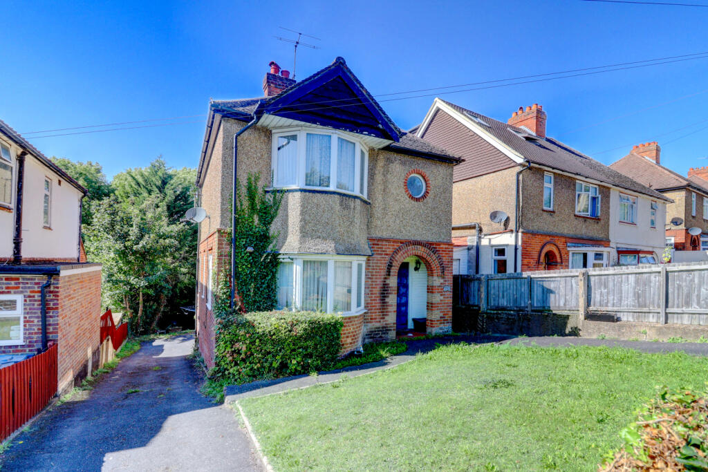 3 bedroom detached house for sale in Coningsby Road, High HP13