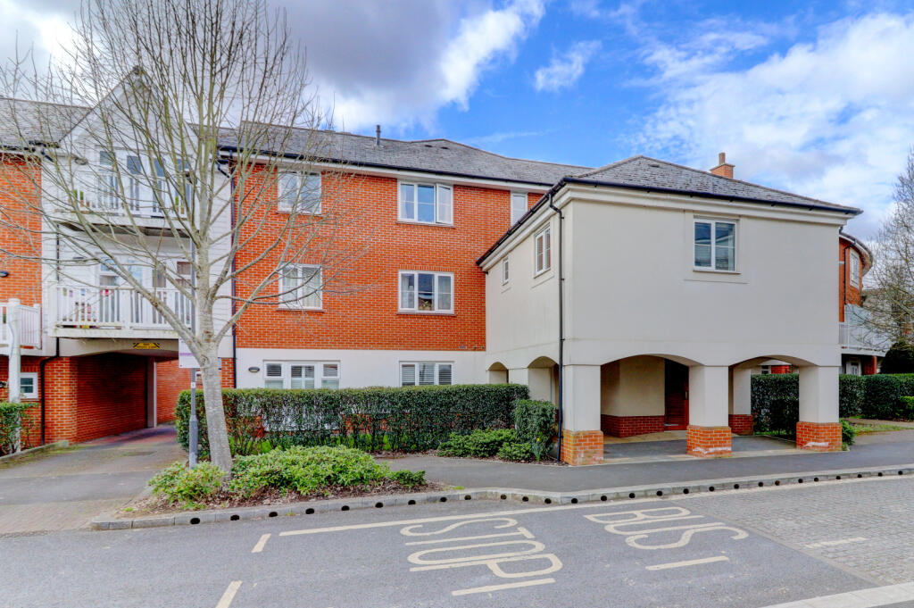 Main image of property: Chequers Avenue, High Wycombe, Buckinghamshire, HP11