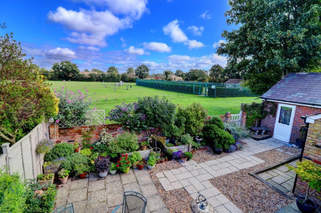 4 bedroom detached house for sale in Straight Bit, Flackwell Heath