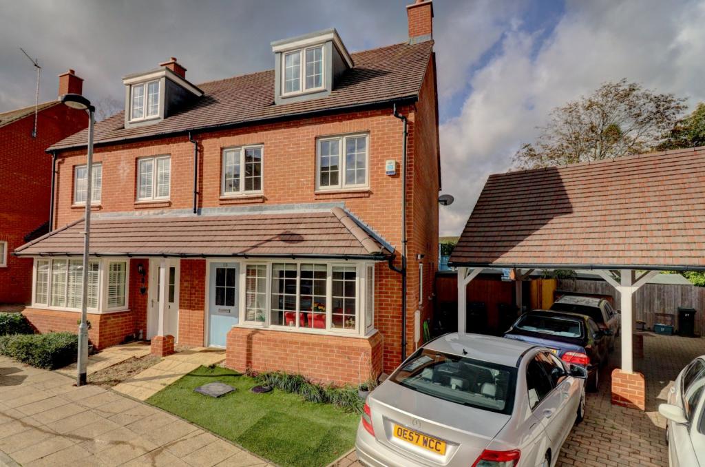 3 bedroom terraced house for sale in Clayton Road, Lane End, High